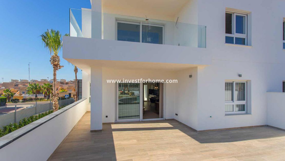 Appartement à vendre à Punta Prima, Torrevieja, nouveau complexe.