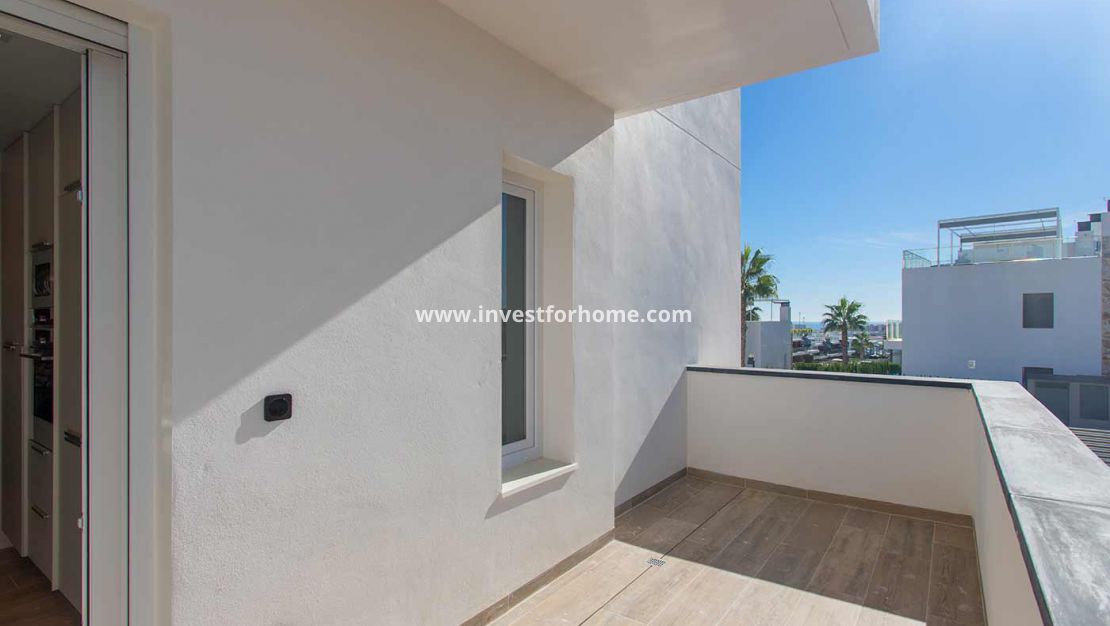 Appartement te koop in Punta Prima, Torrevieja, nieuw complex.