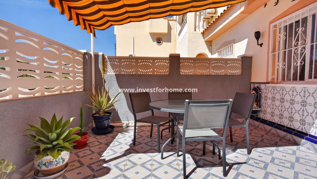 Buiten terras bungalow Costa Blanca