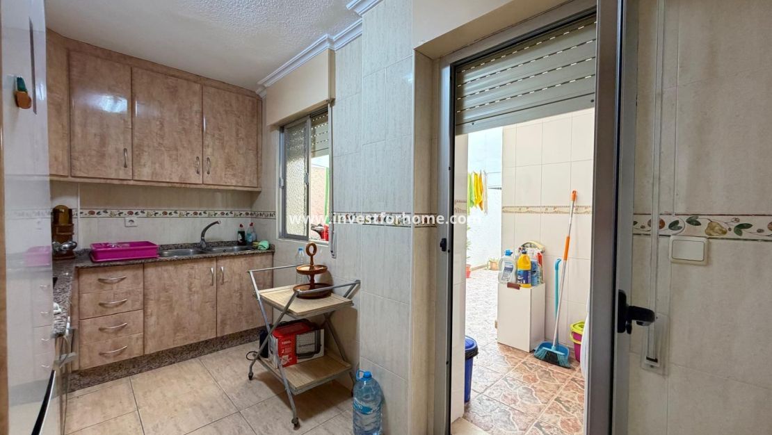 Försäljning - Lägenhet - Torrevieja - Las Piscinas Naturales