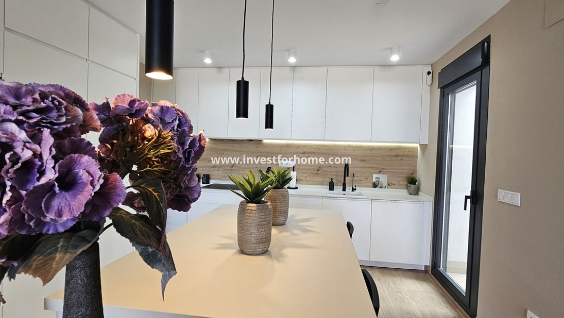 Försäljning - Villa - Dolores - Sector 4