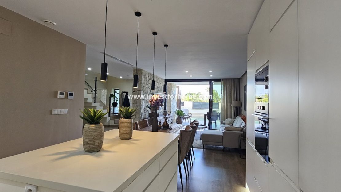 Försäljning - Villa - Dolores - Sector 4