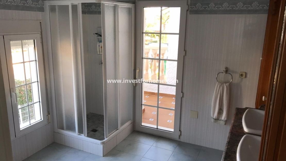 Försäljning - Villa - Orihuela Costa - Cabo Roig