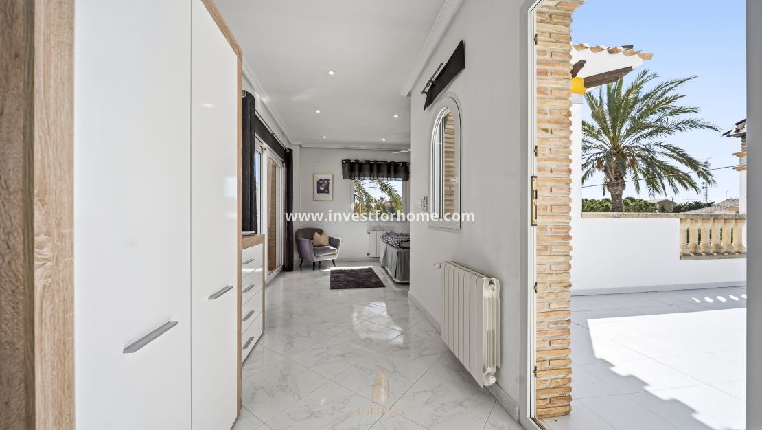 Försäljning - Villa - Orihuela Costa - Cabo Roig