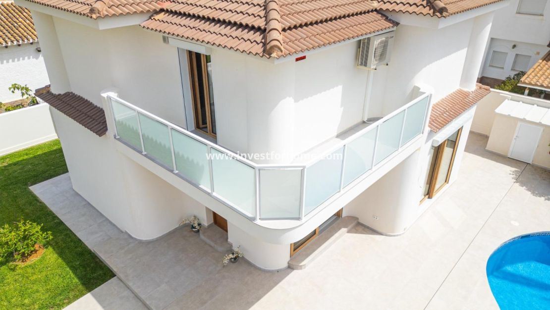 Försäljning - Villa - Orihuela Costa - Cabo Roig