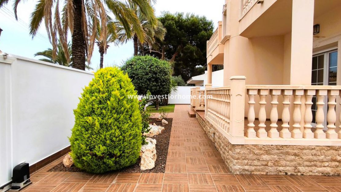 Försäljning - Villa - Orihuela Costa - Cabo Roig