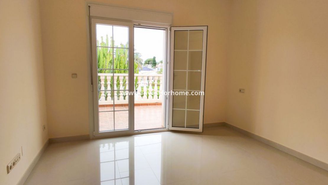 Försäljning - Villa - Orihuela Costa - Cabo Roig