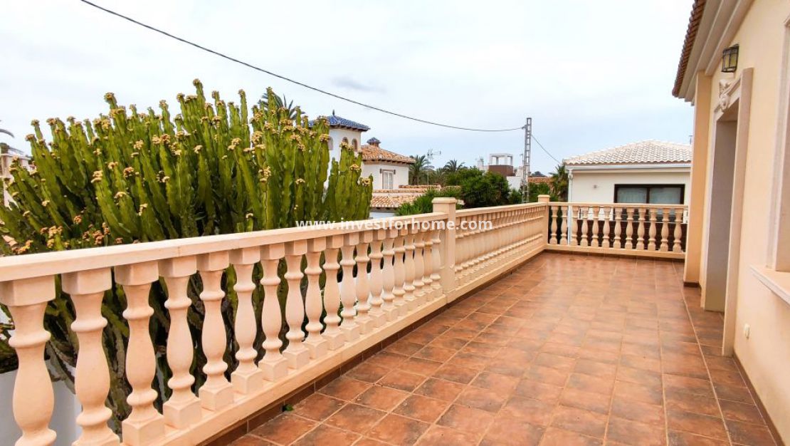 Försäljning - Villa - Orihuela Costa - Cabo Roig