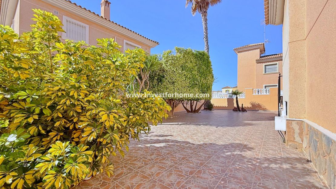 Försäljning - Villa - Orihuela Costa - Inland