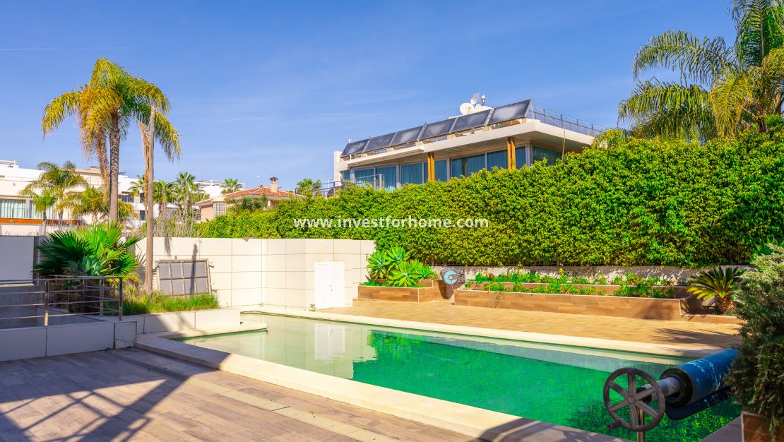 Försäljning - Villa - Orihuela Costa - La Zenia