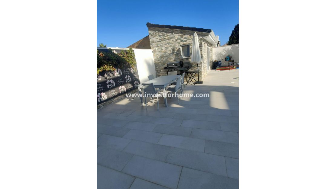 Försäljning - Villa - Orihuela Costa - La Zenia