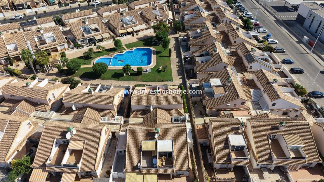 Försäljning - Villa - Orihuela Costa - La Zenia