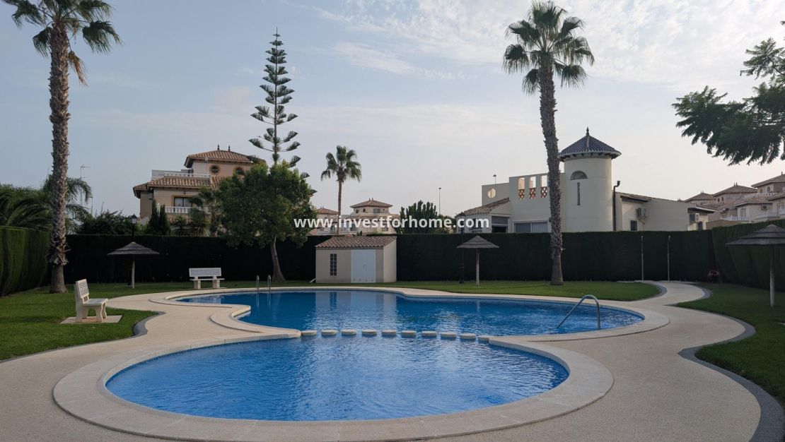 Försäljning - Villa - Orihuela Costa - Lomas de Cabo Roig