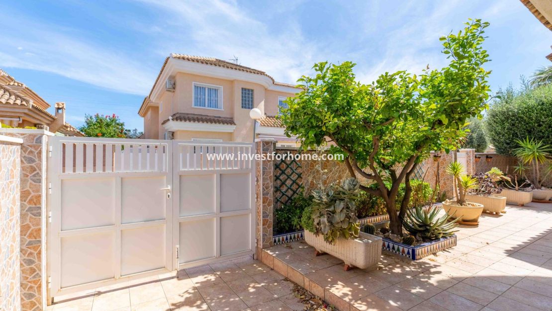 Försäljning - Villa - Orihuela Costa - Punta Prima