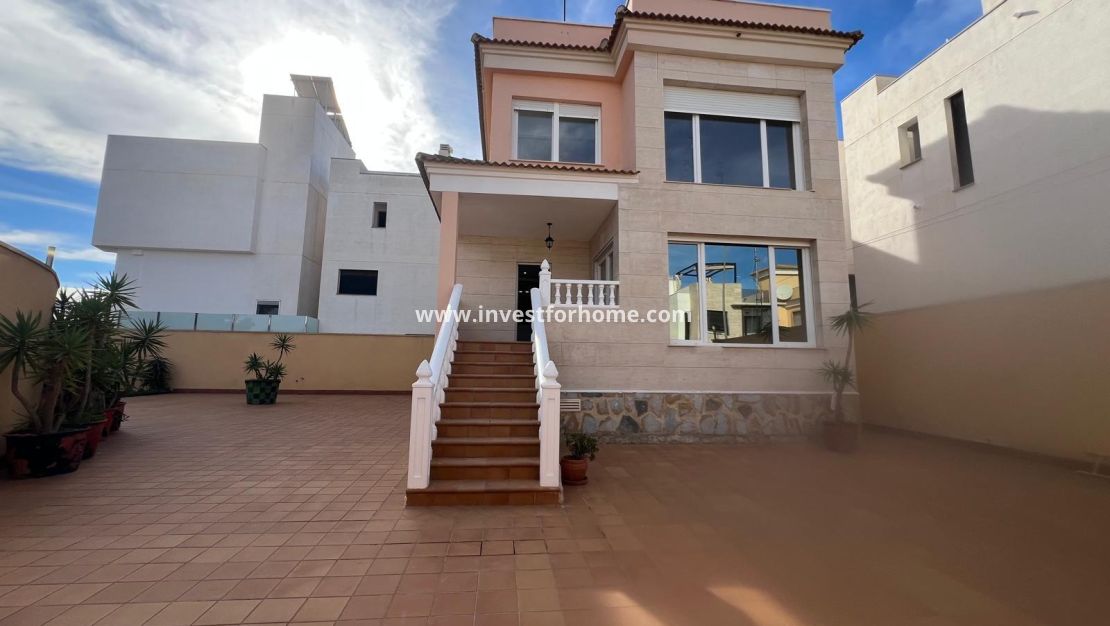 Försäljning - Villa - Orihuela Costa - Villamartín-las Filipinas