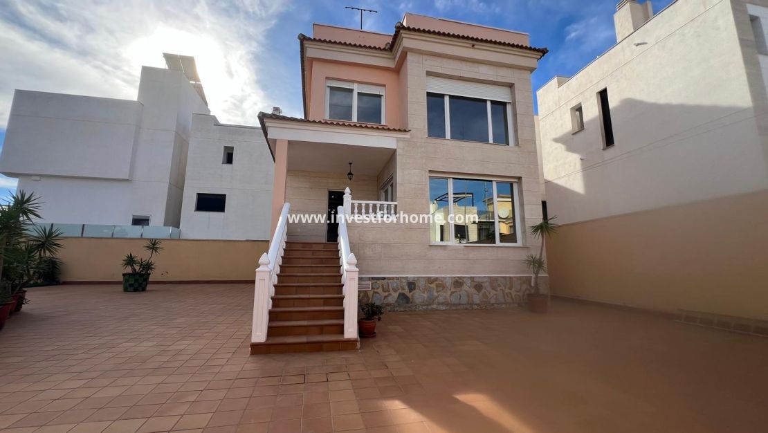 Försäljning - Villa - Orihuela Costa - Villamartín-las Filipinas