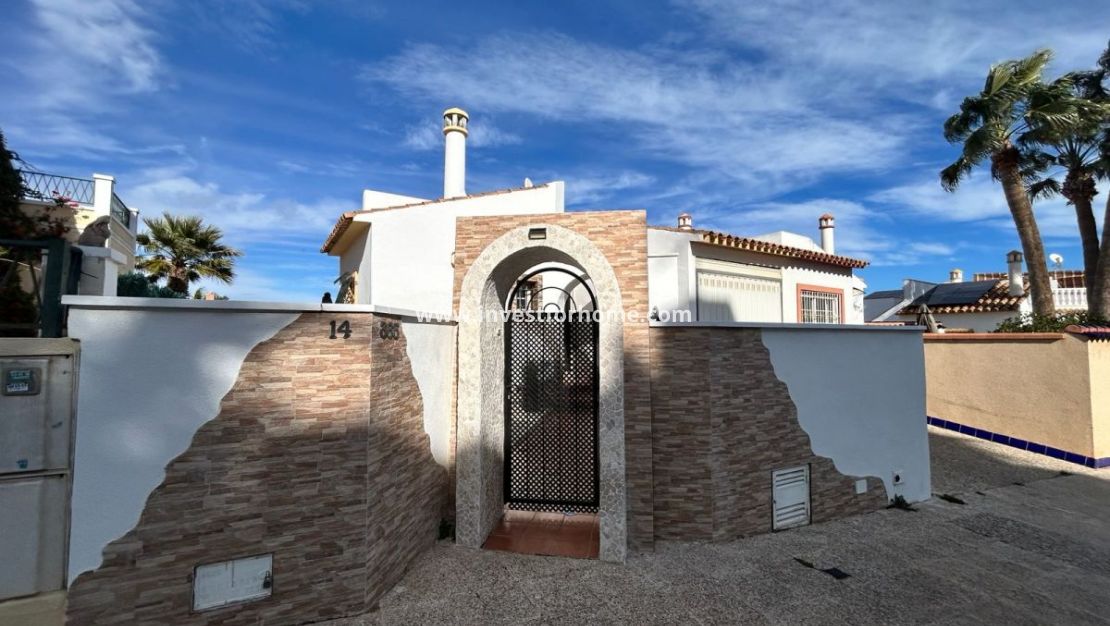 Försäljning - Villa - Orihuela Costa - Villamartin