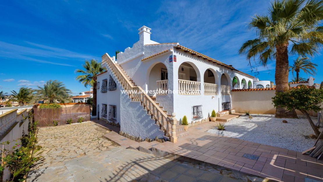 Försäljning - Villa - Torrevieja - La Siesta - El Salado - Torreta