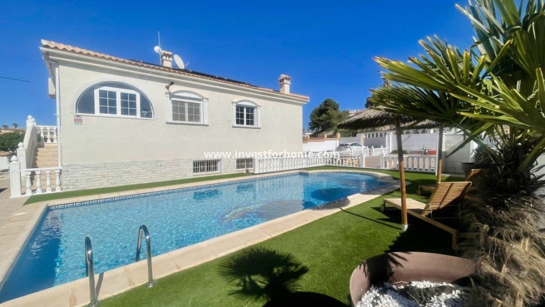 Försäljning - Villa - Urb. La Marina - Inland
