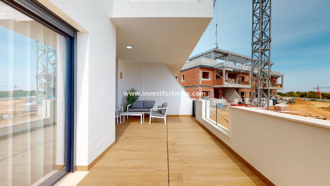 Introducing the New Build Properties in Los Balcones, Torrevieja!  Discover these modern top floor properties in the neighborhood of Los Balcones, Torrevieja. These properties offer two bedrooms and two bathrooms, with a spacious living room and open kitc