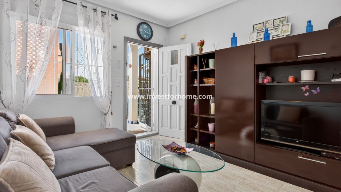 Ljust vardagsrum bungalow Costa Blanca