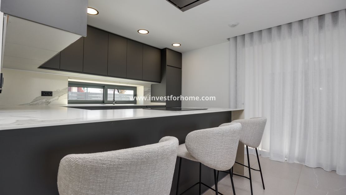 Nueva construcción - Casa - Torrevieja - Centro