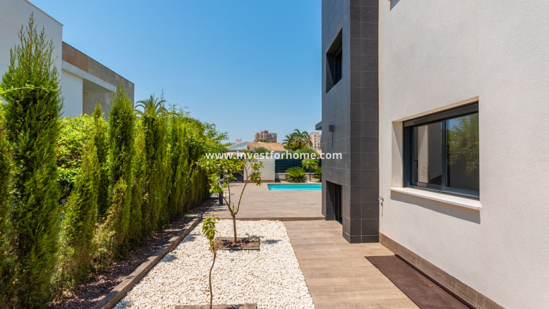 Nueva construcción - Chalet - Playa Paraiso