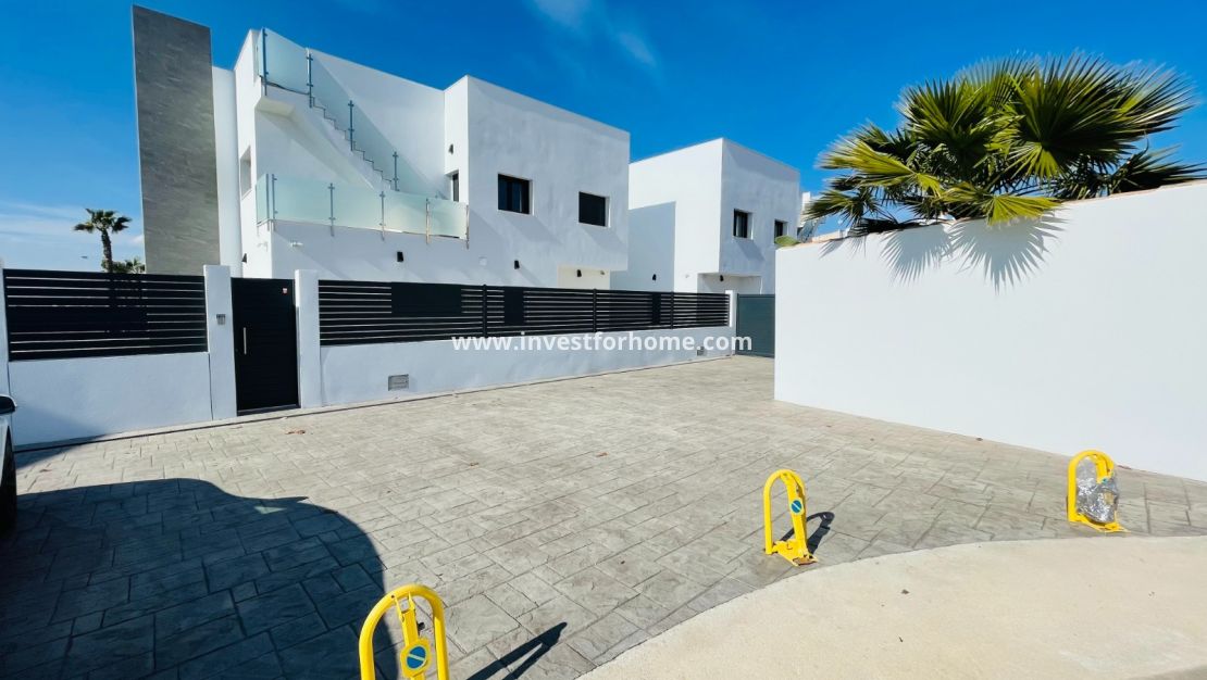 Nueva construcción - Chalet - Torrevieja - Centro