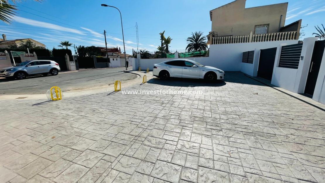 Nueva construcción - Chalet - Torrevieja - Centro