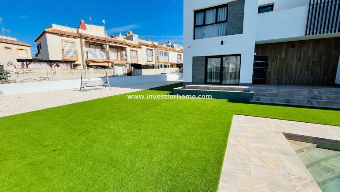 Nueva construcción - Chalet - Torrevieja - Centro