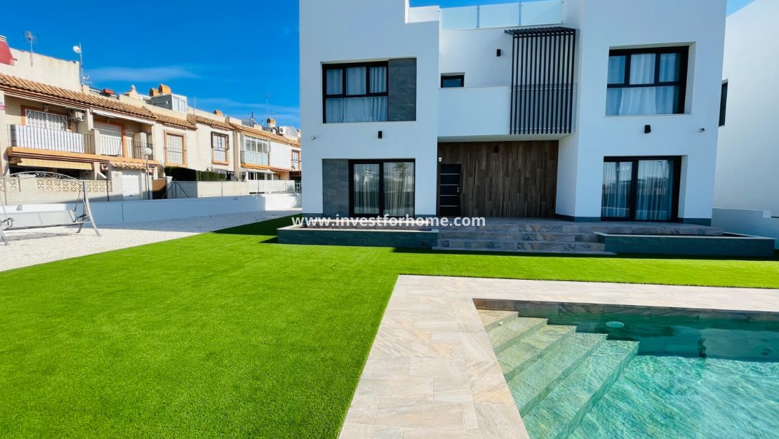 Nueva construcción - Chalet - Torrevieja - Centro