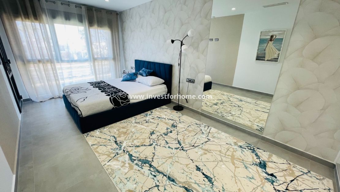 Nueva construcción - Chalet - Torrevieja - Centro