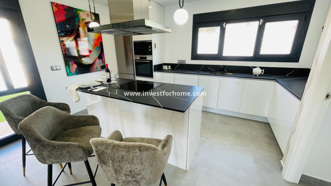 Nueva construcción - Chalet - Torrevieja - Centro