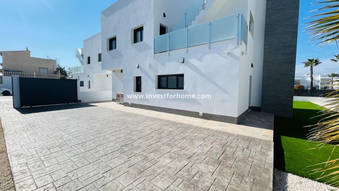 Nueva construcción - Chalet - Torrevieja - Centro