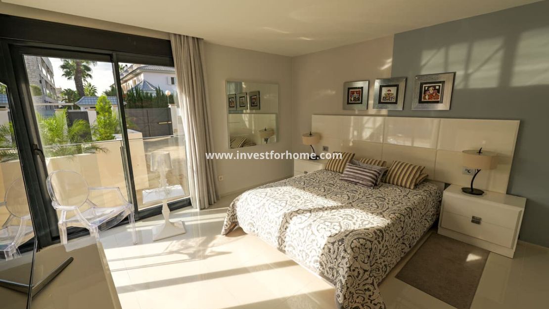 Nueva construcción - Chalet - Torrevieja - Centro