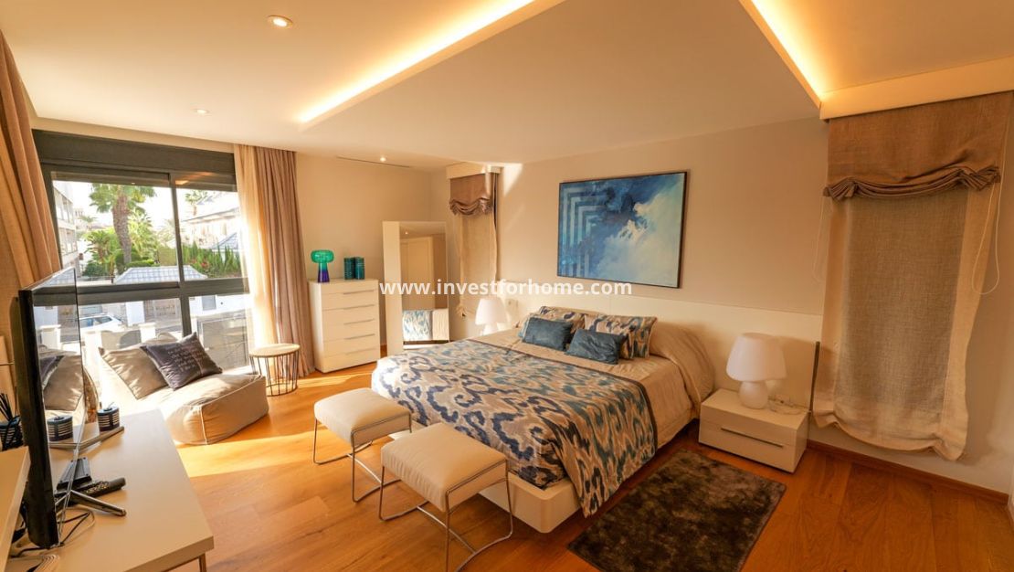 Nueva construcción - Chalet - Torrevieja - Centro