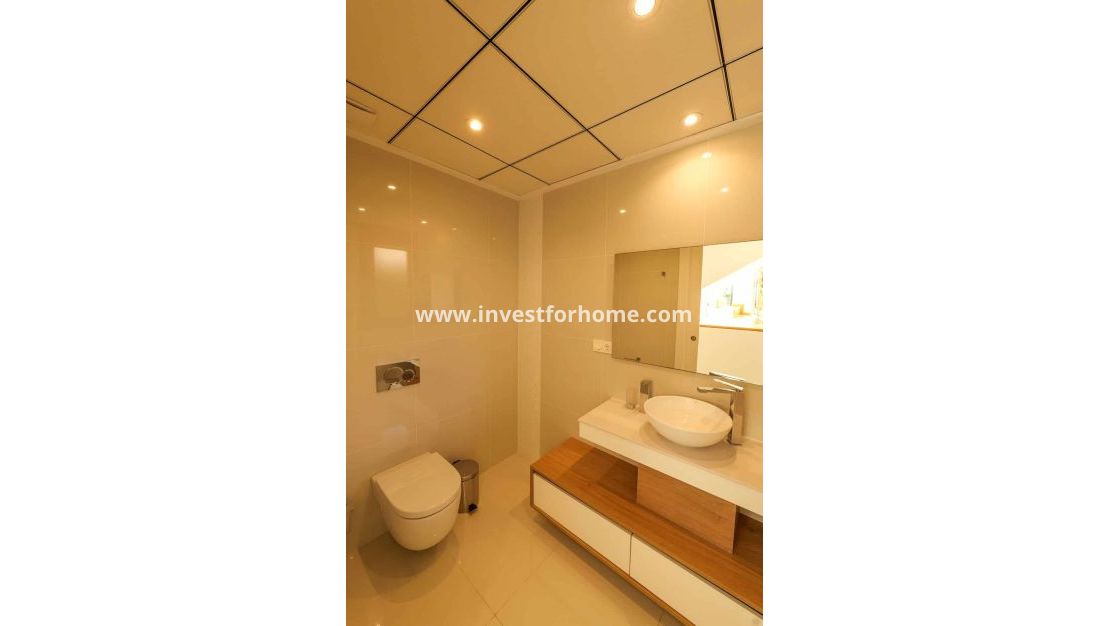 Nueva construcción - Chalet - Torrevieja - Centro