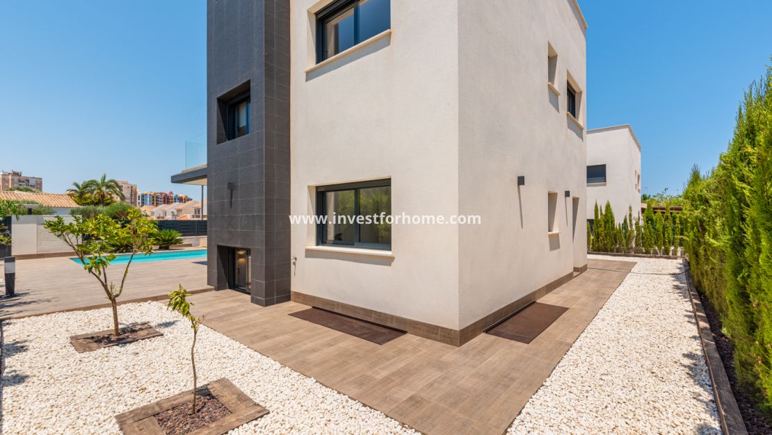 Nybyggnad - Villa - Playa Paraiso