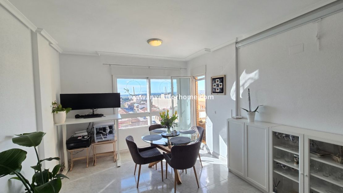 Reventa - Apartamento - Los Montesinos *