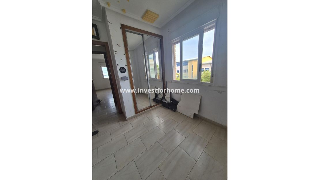 Reventa - Apartamento - Torrevieja - aguas nuevas