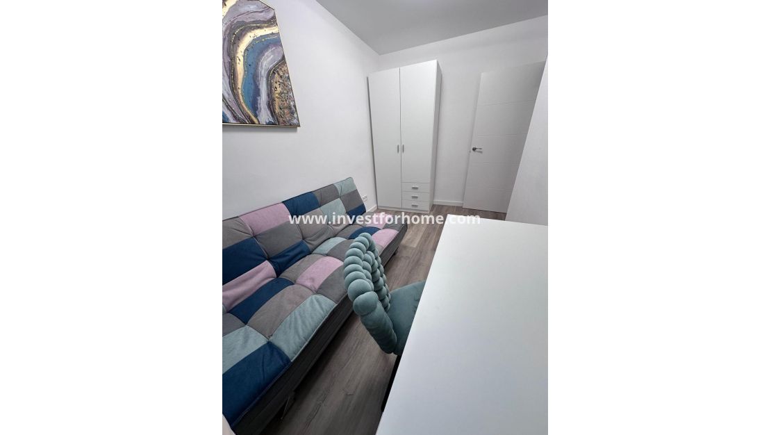 Reventa - Apartamento - Torrevieja - Estacion De Autobuses