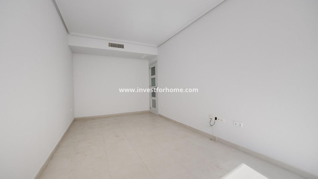 Reventa - Apartamento - Torrevieja - Estacion De Autobuses