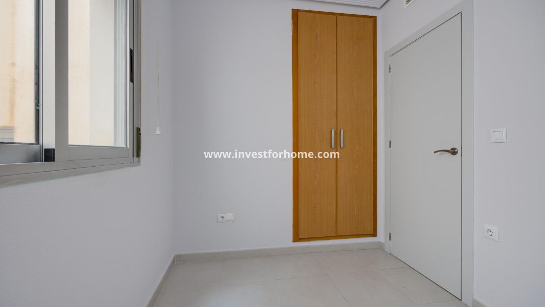 Reventa - Apartamento - Torrevieja - Estacion De Autobuses