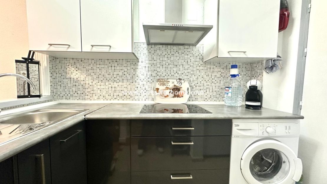 Reventa - Apartamento - Torrevieja - Estacion De Autobuses