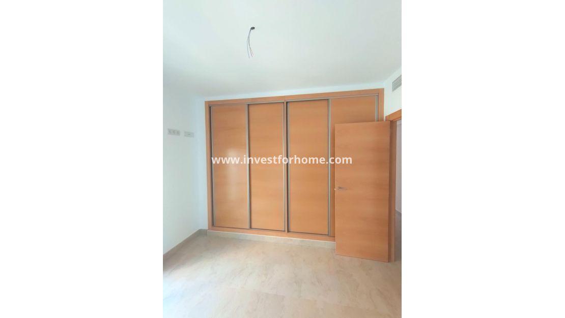 Reventa - Apartamento - Torrevieja - Estacion De Autobuses