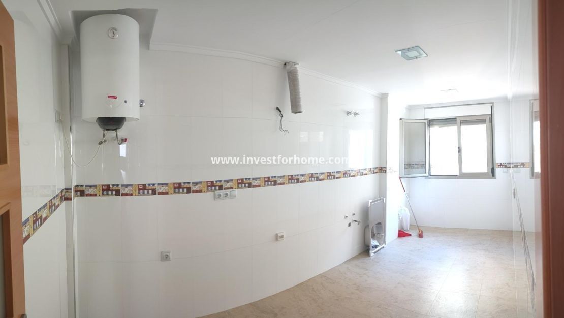 Reventa - Apartamento - Torrevieja - Estacion De Autobuses