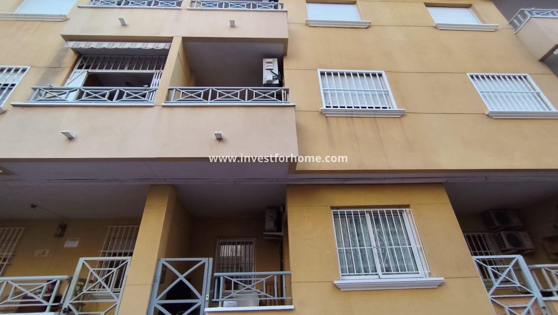 Reventa - Apartamento - Torrevieja - Estacion De Autobuses