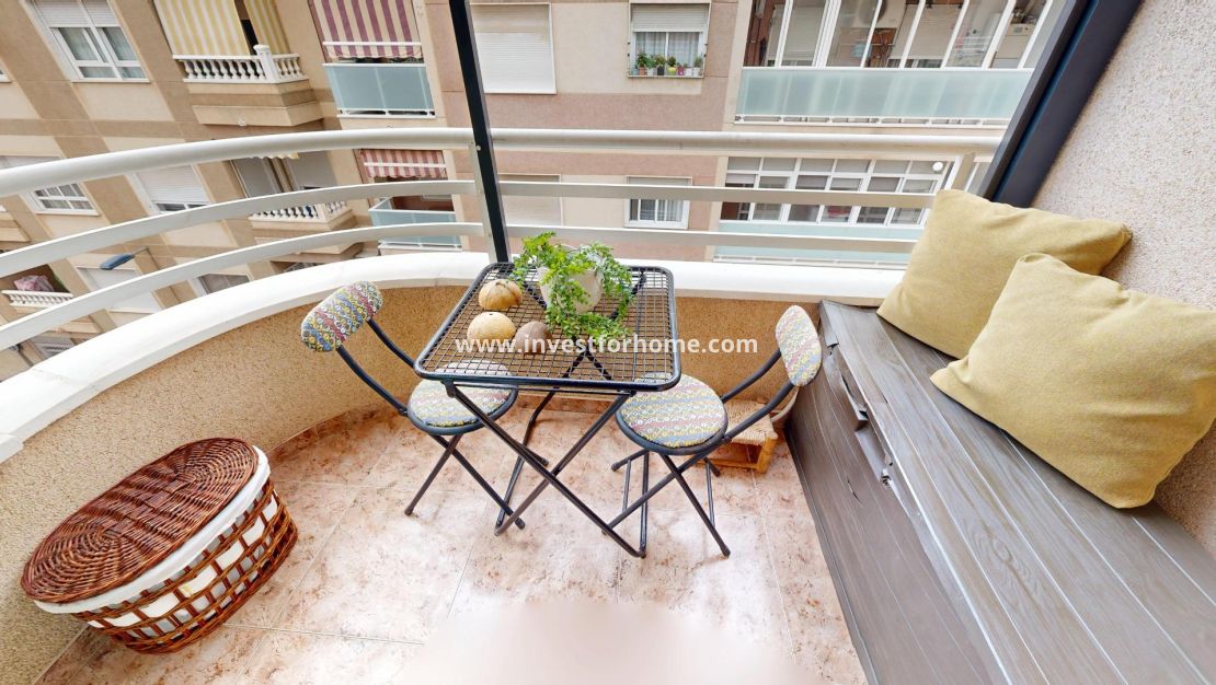 Reventa - Apartamento - Torrevieja - Estacion De Autobuses