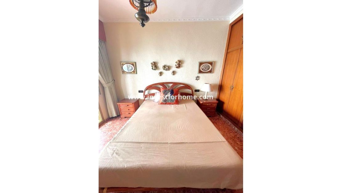 Reventa - Apartamento - Torrevieja - Estacion De Autobuses