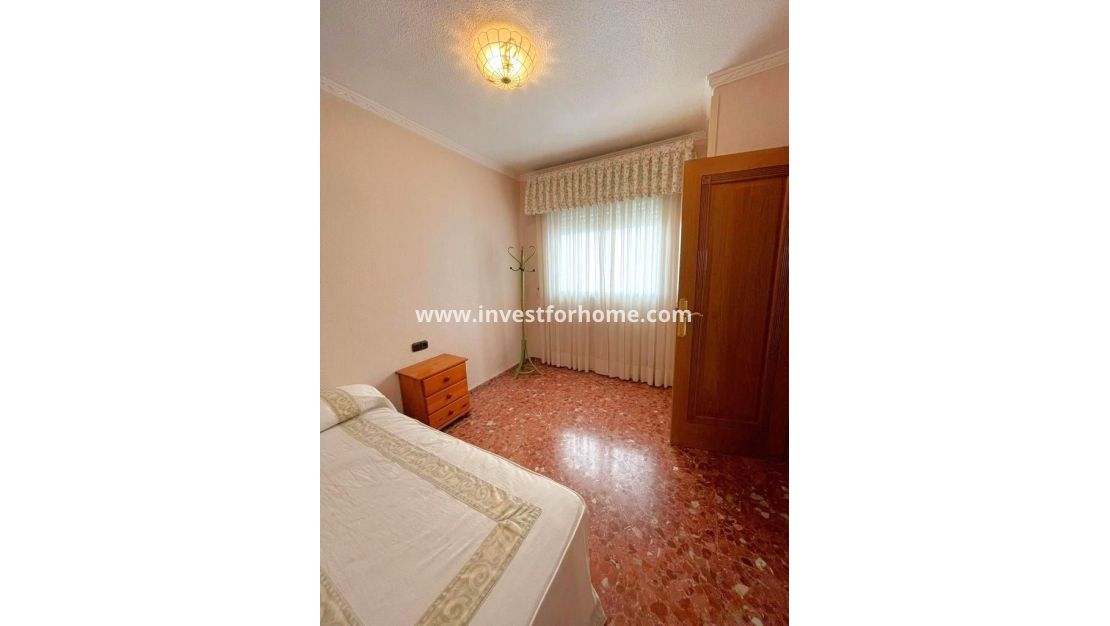 Reventa - Apartamento - Torrevieja - Estacion De Autobuses